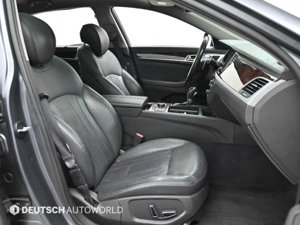 HYUNDAI Genesis - Vista 10