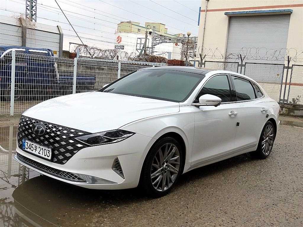 HYUNDAI Grandeur - Vista 2