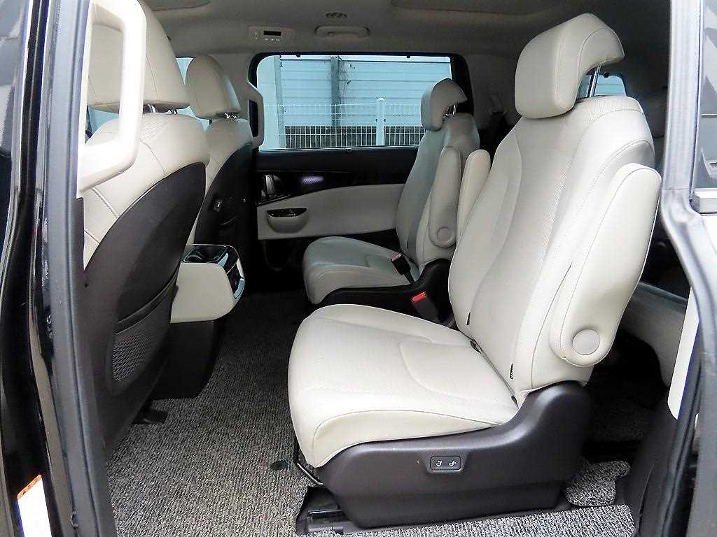 KIA Carnival - Vista 6