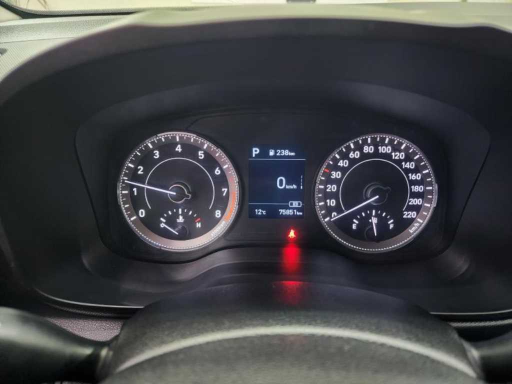 HYUNDAI Venue - Vista 11