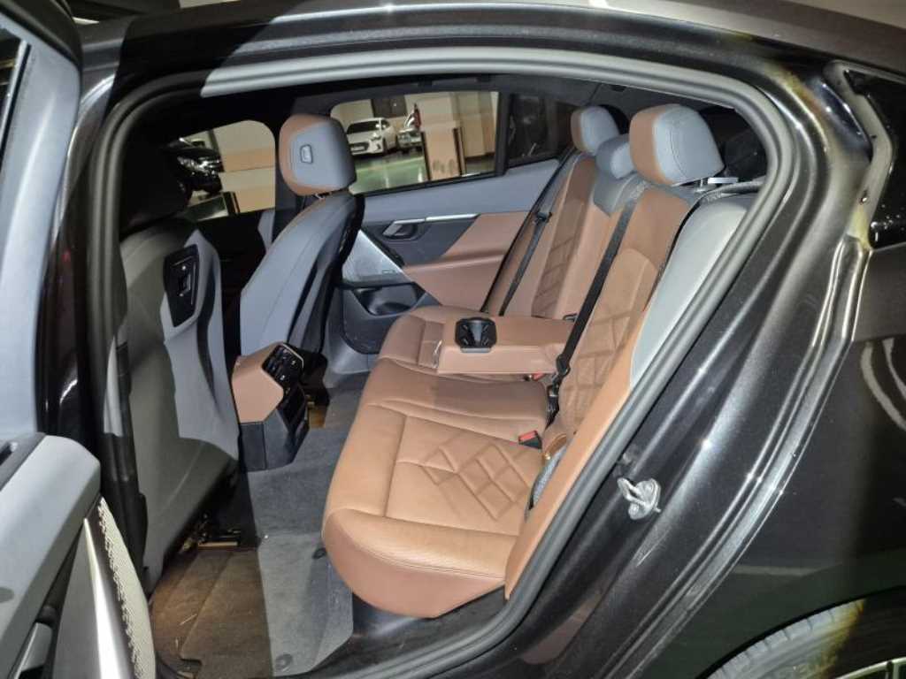 BMW i5 2024 Negro - Importación desde Corea - HF Imports Iquique - Foto 15