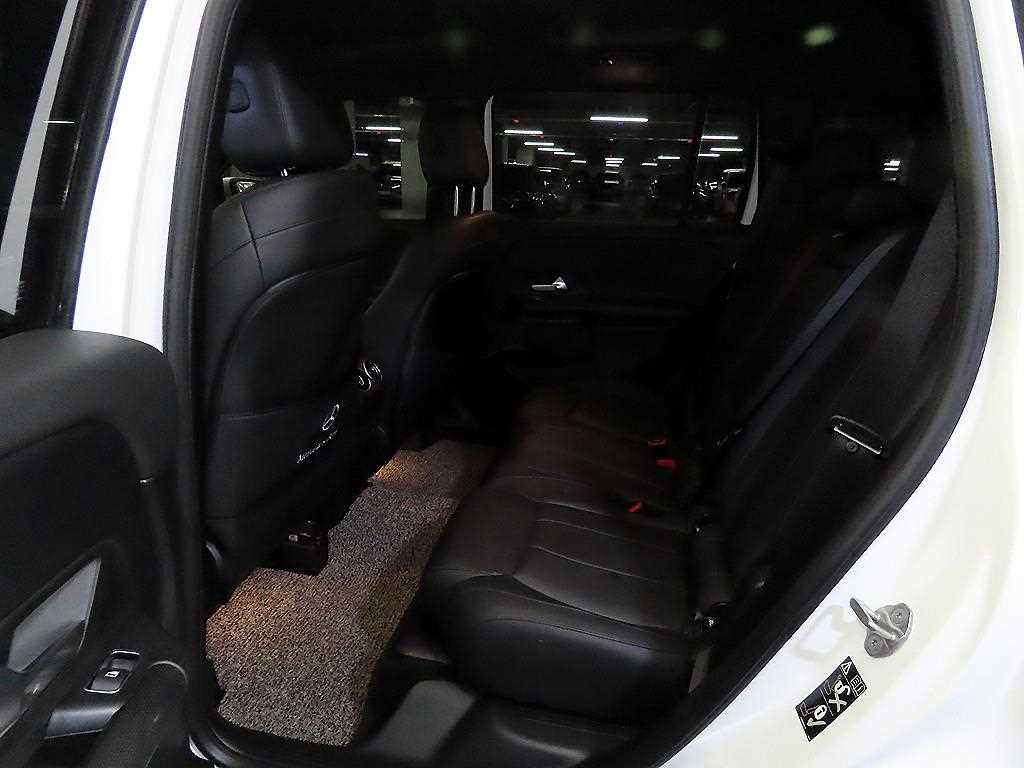 Mercedes Benz GLB Class - Vista 7