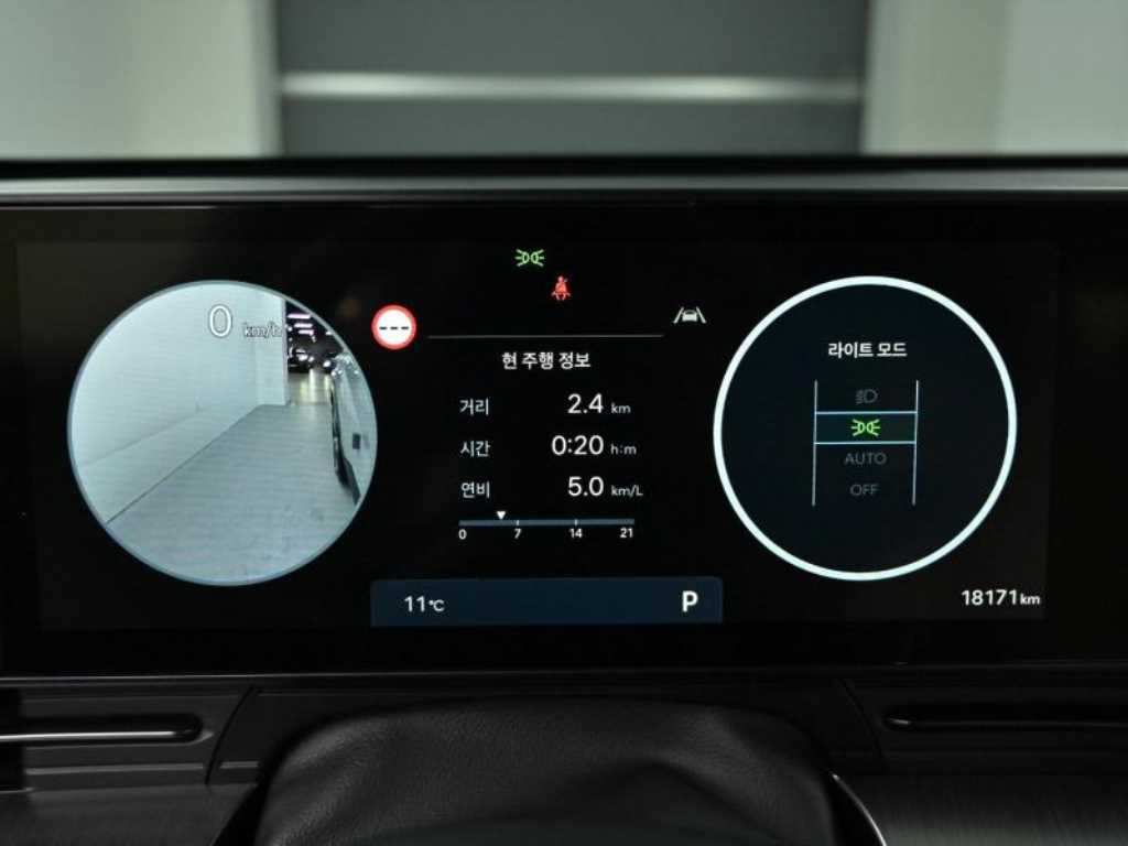 HYUNDAI Kona - Vista 8