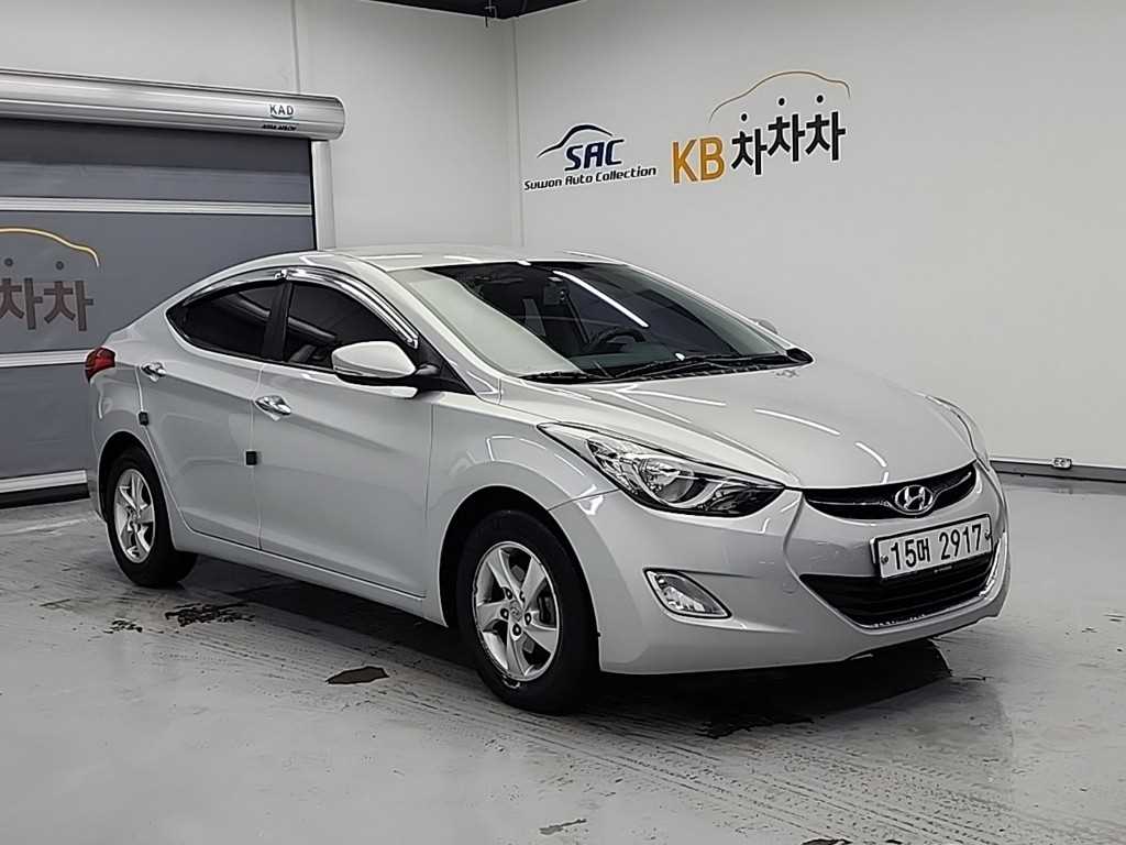 HYUNDAI Avante - Vista 4