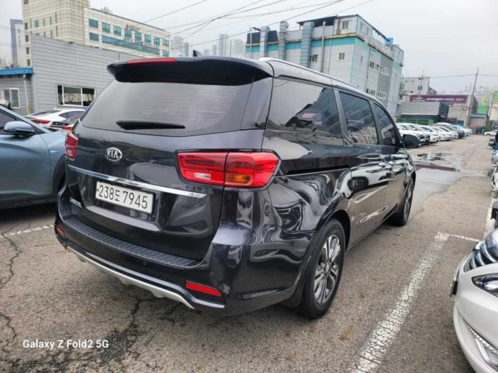 KIA Carnival - Vista 5