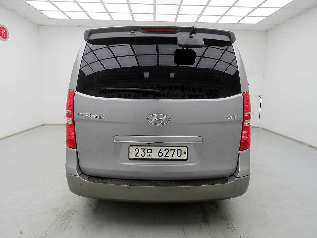 HYUNDAI Starex - Vista 3