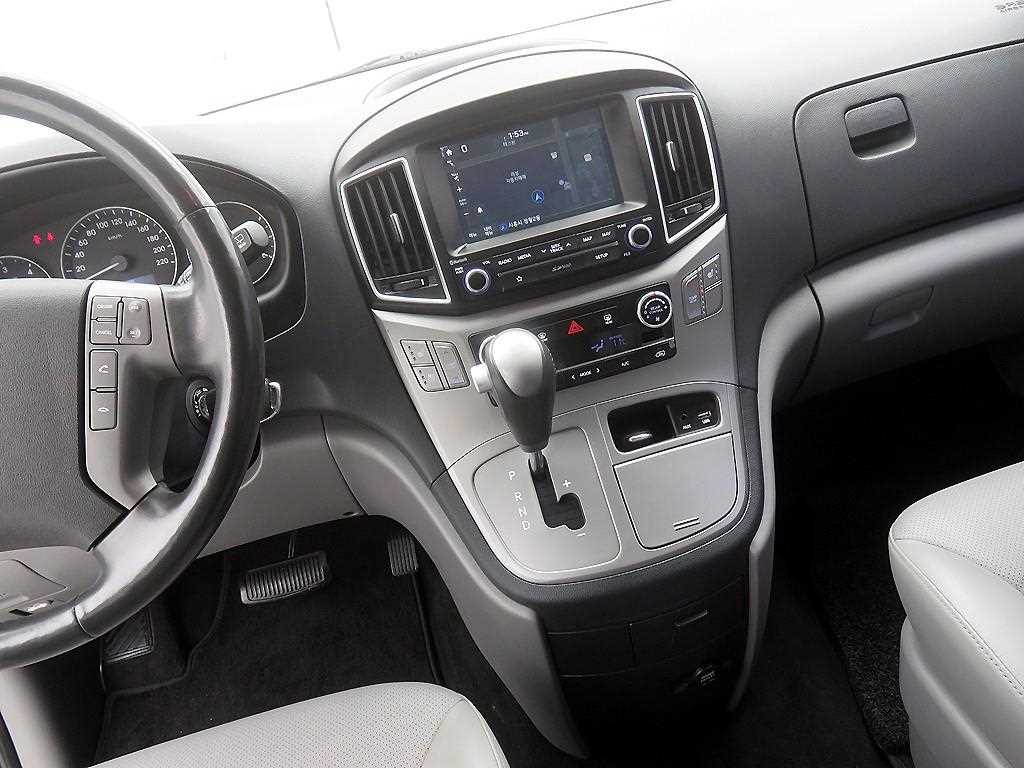 HYUNDAI Starex - Vista 10