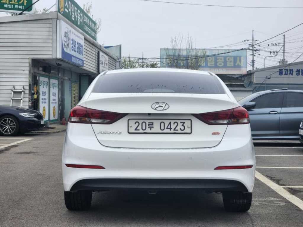 HYUNDAI Avante - Vista 4