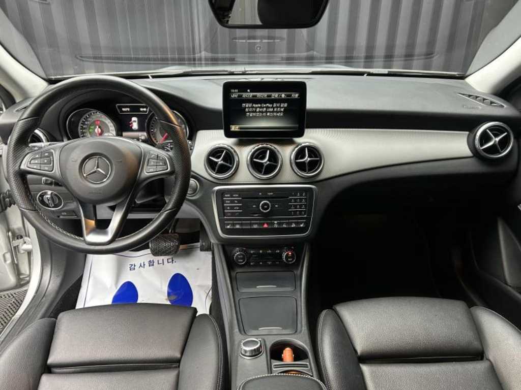 Mercedes Benz GLA Class - Vista 8