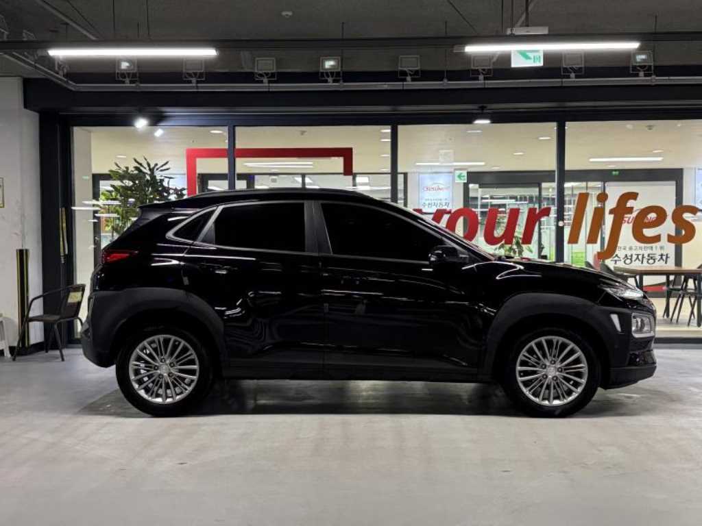 HYUNDAI Kona - Vista 5