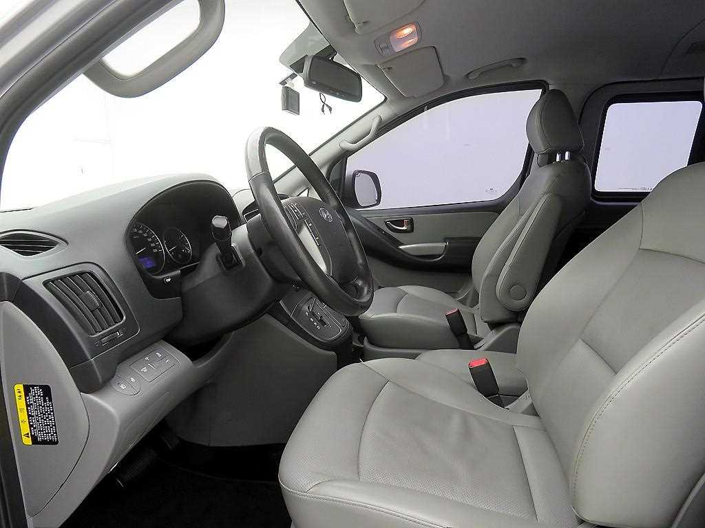 HYUNDAI Starex - Vista 6