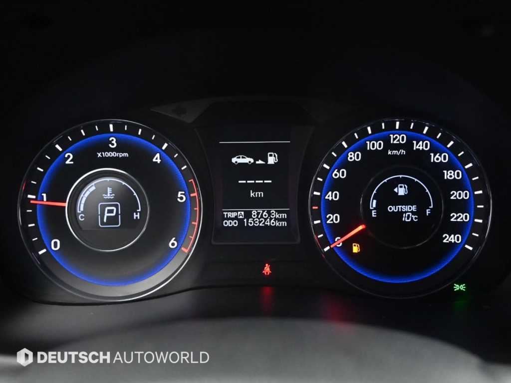 HYUNDAI i40 - Vista 8