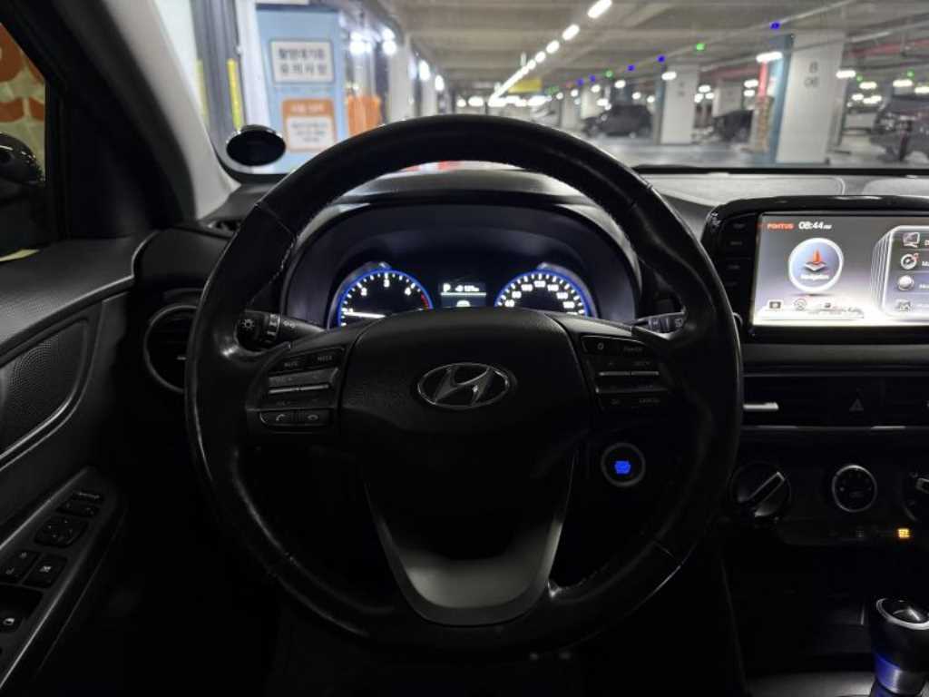 HYUNDAI Kona - Vista 9