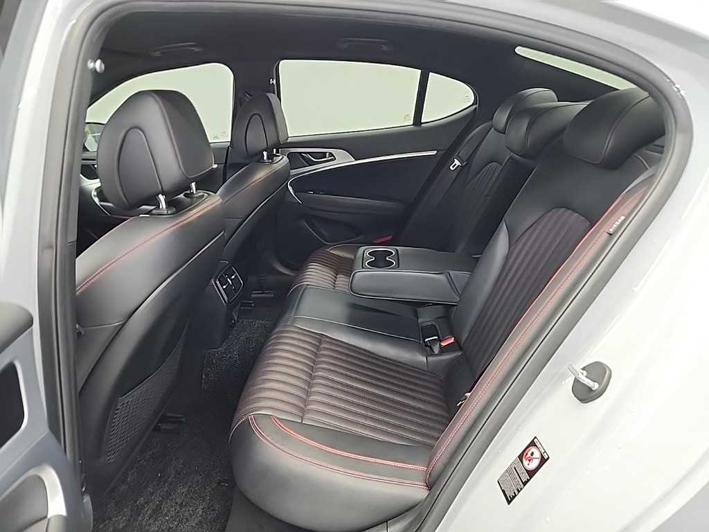 Genesis G70 - Vista 12