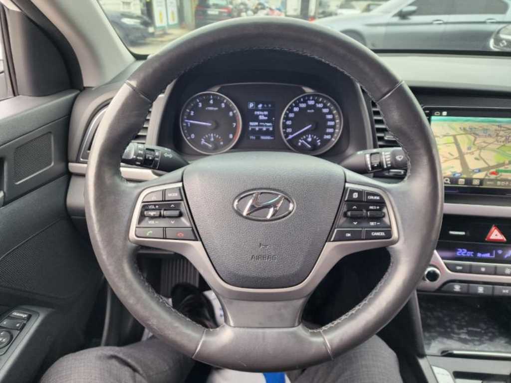 HYUNDAI Avante - Vista 7
