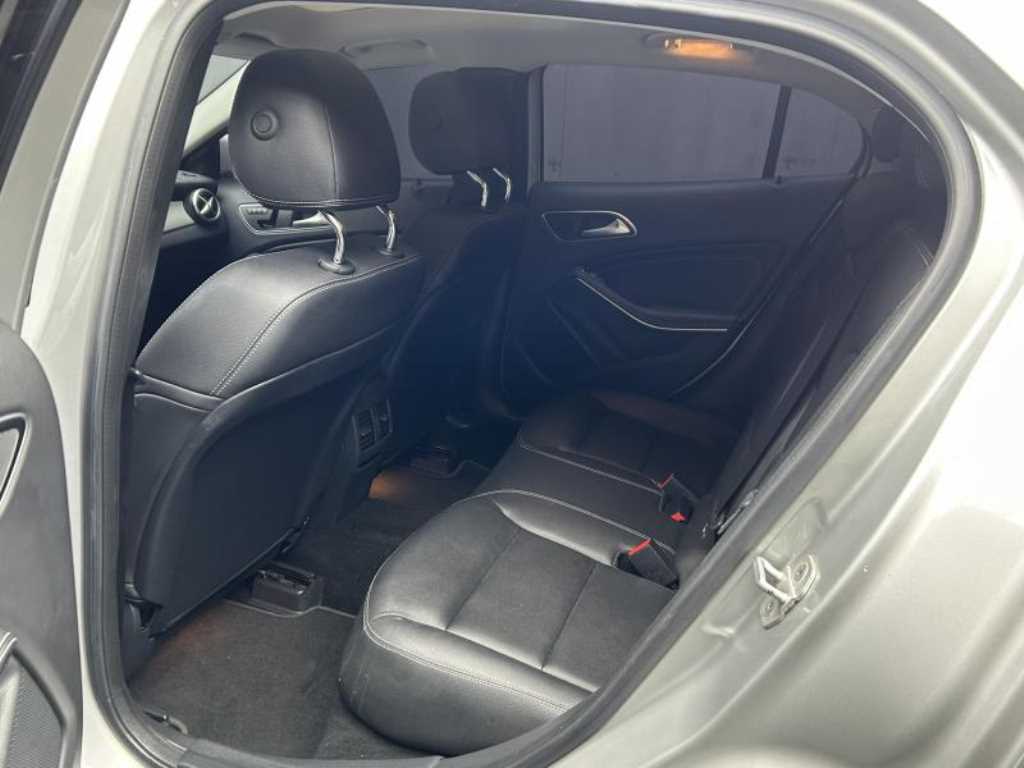 Mercedes Benz GLA Class - Vista 7