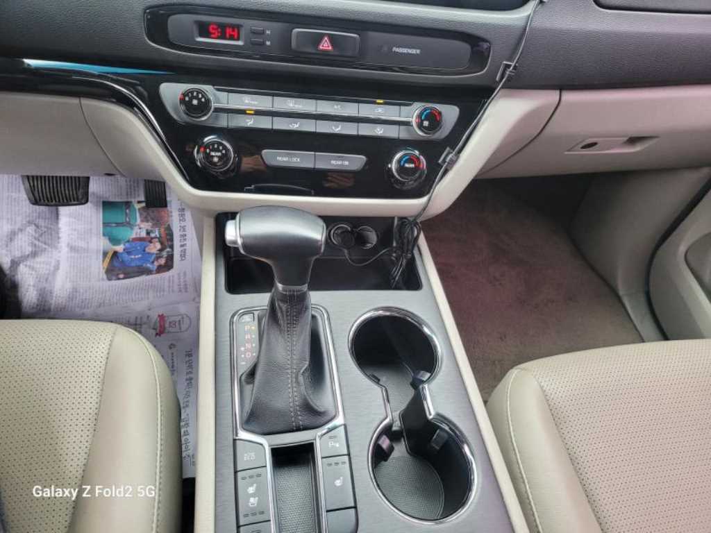 KIA Carnival - Vista 10