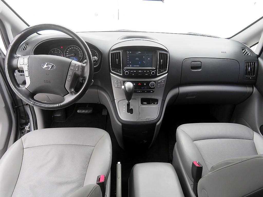 HYUNDAI Starex - Vista 8