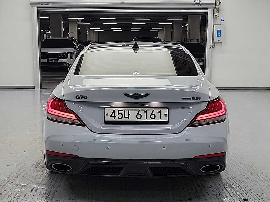 Genesis G70 - Vista 3