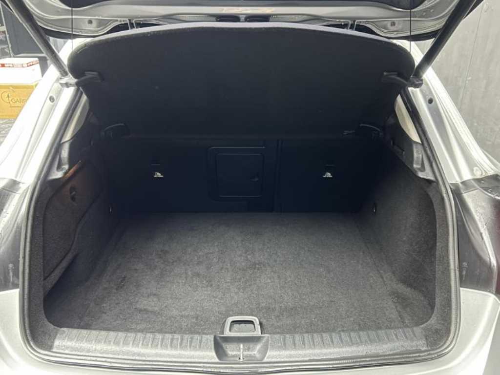 Mercedes Benz GLA Class - Vista 5