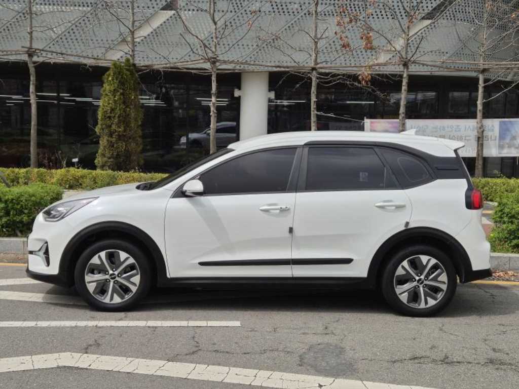 KIA Niro 2023 Blanco - Importación desde Corea - HF Imports Iquique - Foto 1