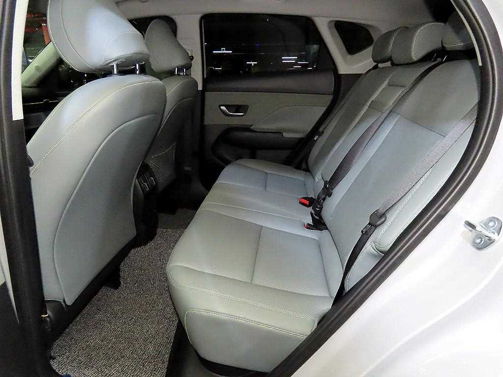 HYUNDAI Kona - Vista 7