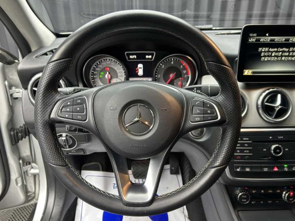 Mercedes Benz GLA Class - Vista 9