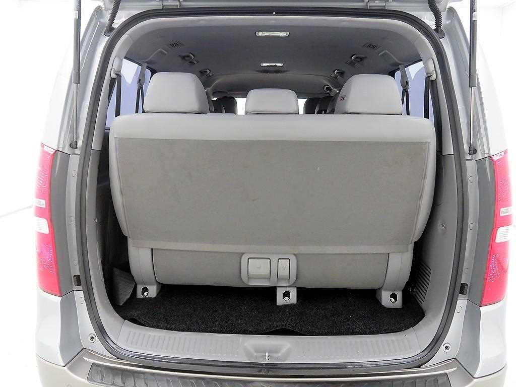 HYUNDAI Starex - Vista 5