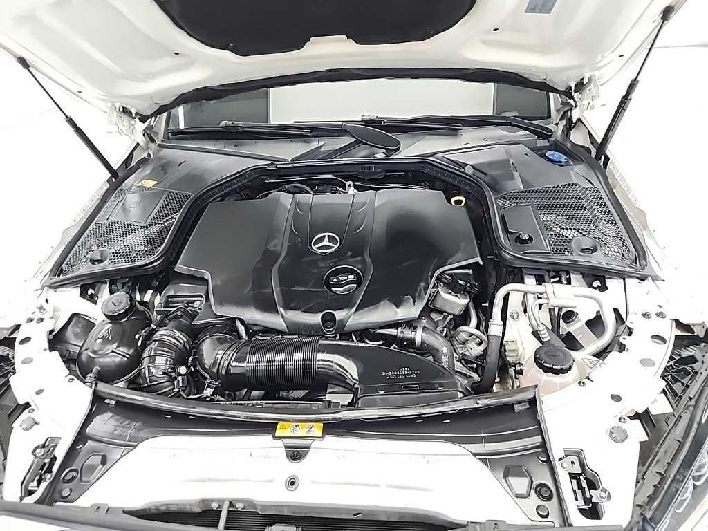 Mercedes Benz C Class - Vista 5