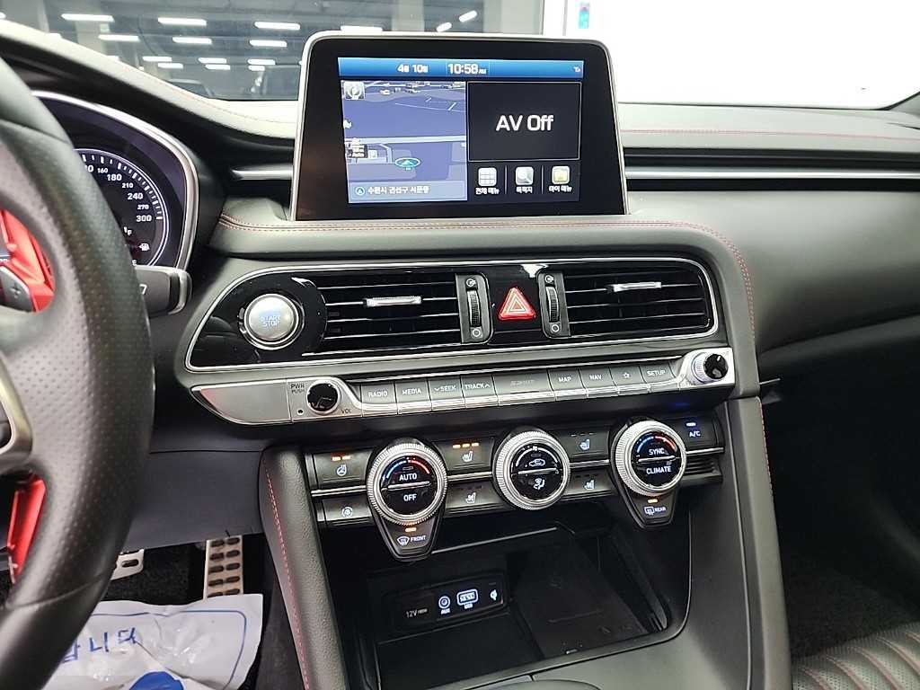 Genesis G70 - Vista 10