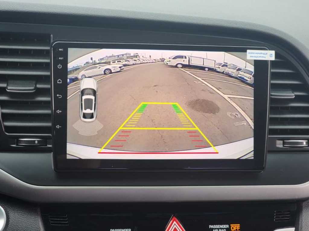 HYUNDAI Avante - Vista 10