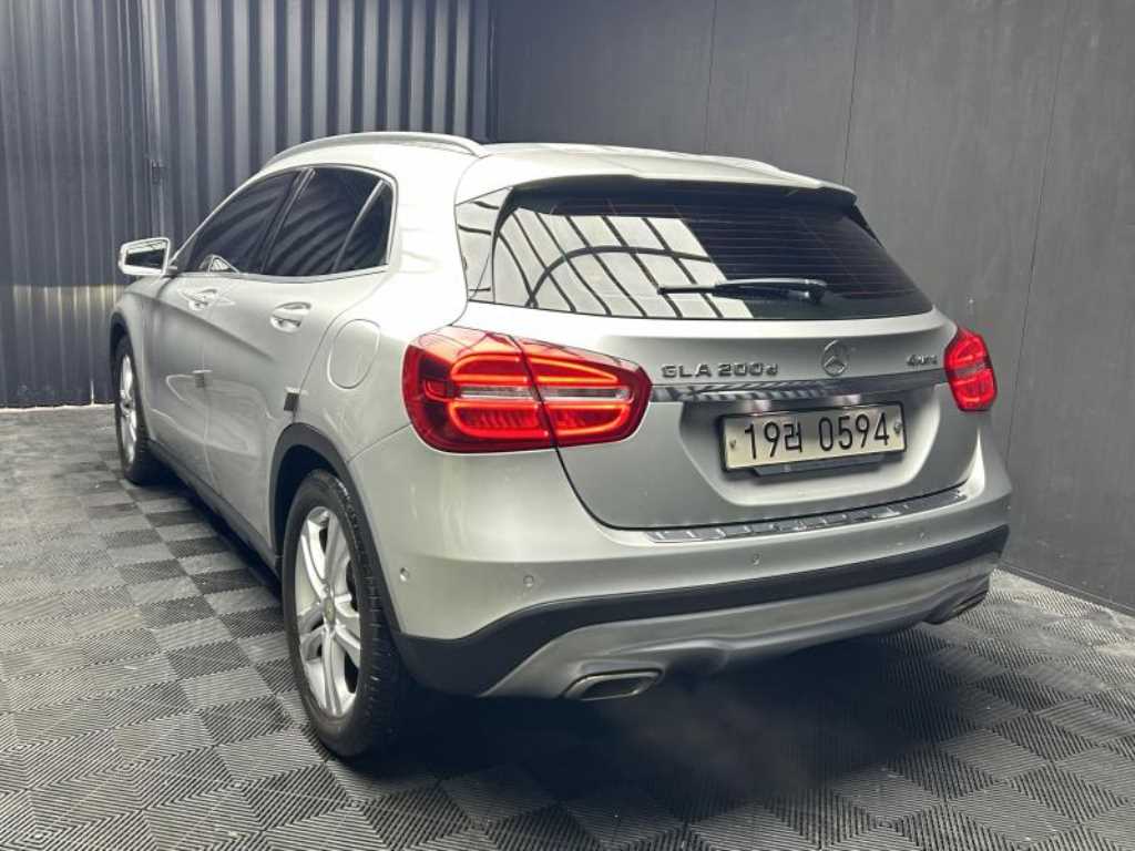 Mercedes Benz GLA Class - Vista 4