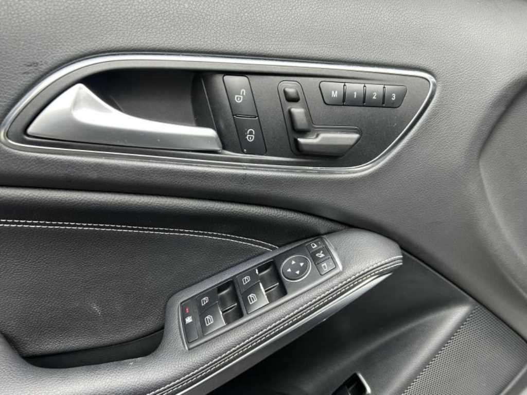 Mercedes Benz GLA Class - Vista 11