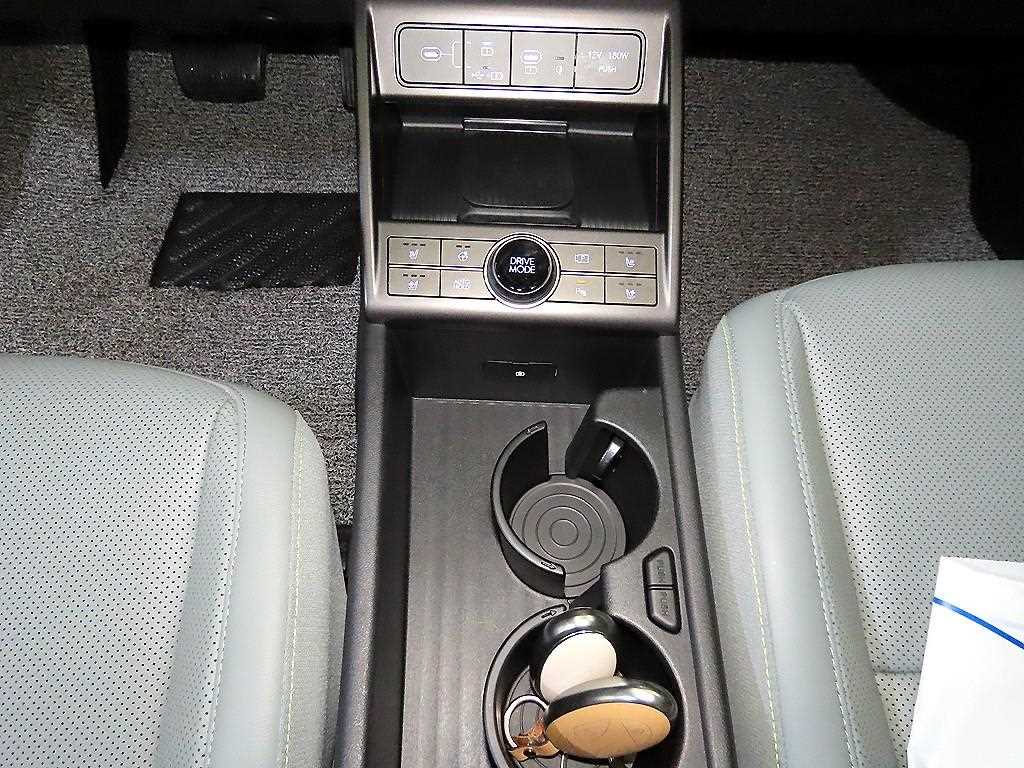 HYUNDAI Kona - Vista 12