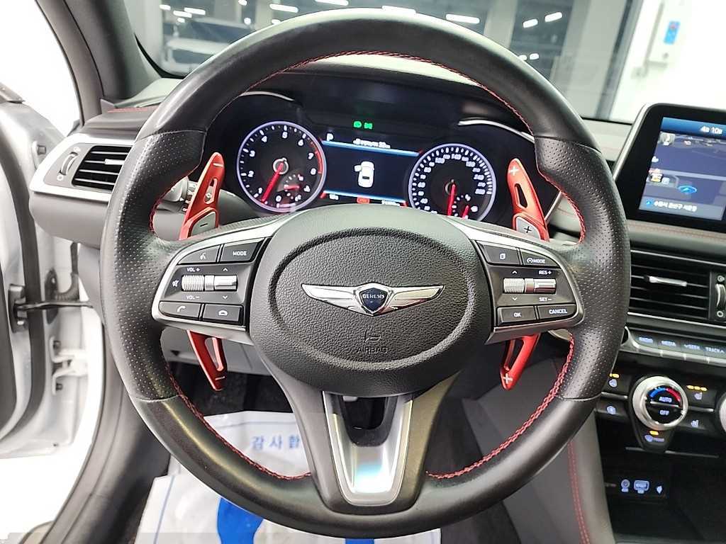 Genesis G70 - Vista 9