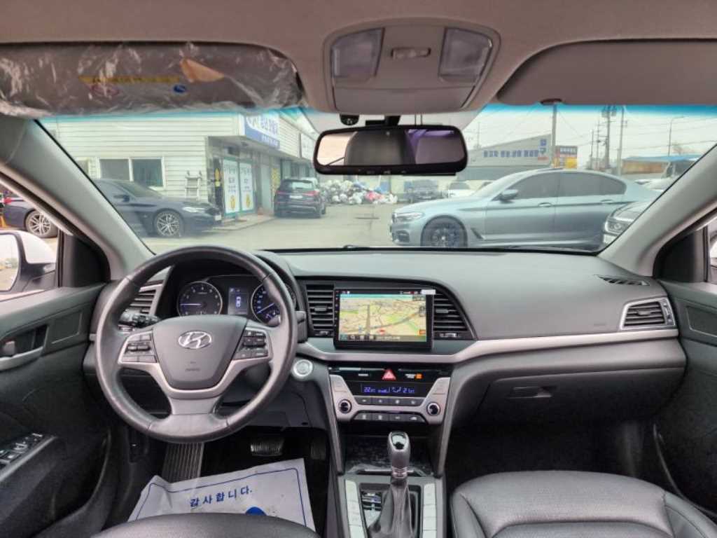 HYUNDAI Avante - Vista 6