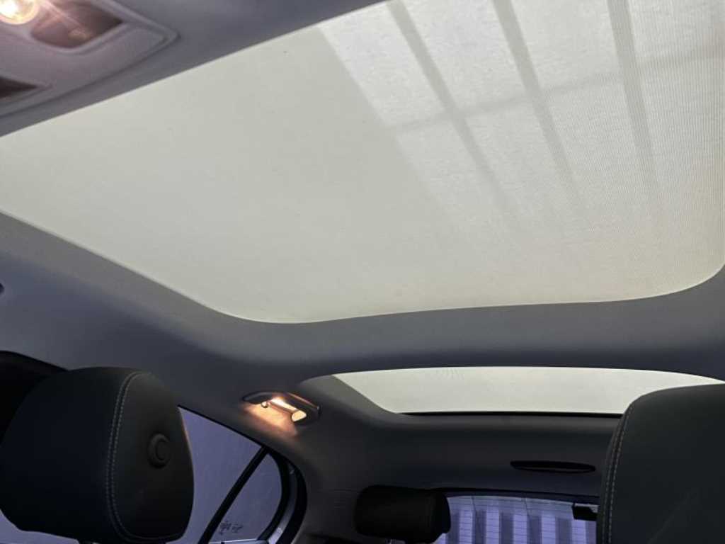 Mercedes Benz GLA Class - Vista 12