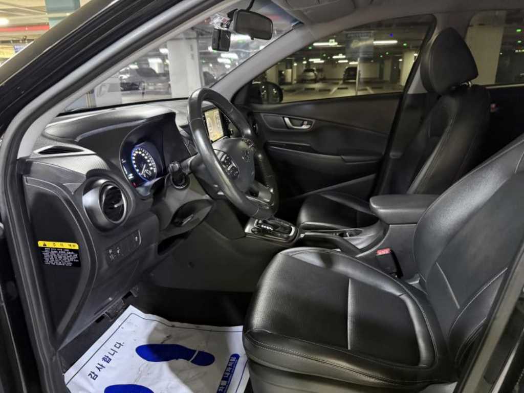 HYUNDAI Kona - Vista 10