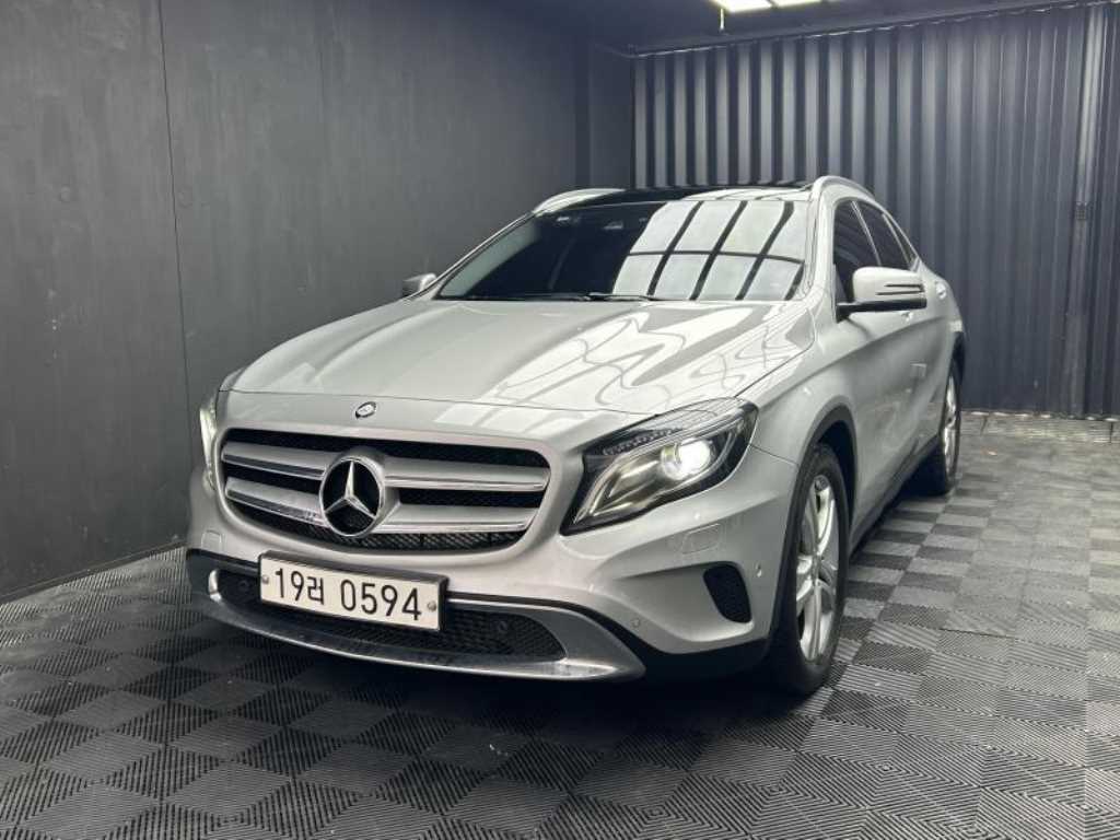 Mercedes Benz GLA Class - Vista 2
