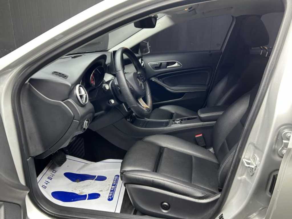 Mercedes Benz GLA Class - Vista 6