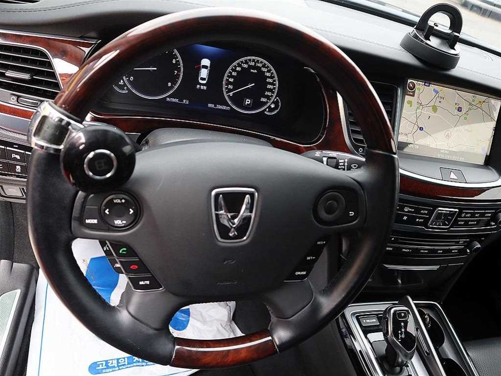 HYUNDAI Equus - Vista 8