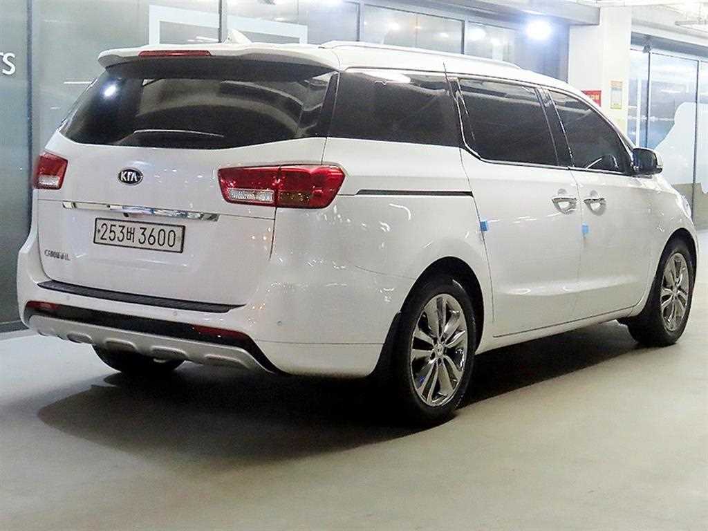 KIA Carnival - Vista 4