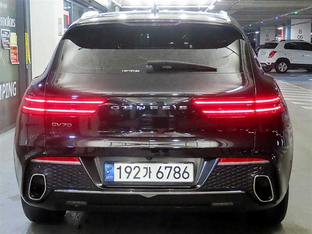 Genesis GV70 - Vista 5