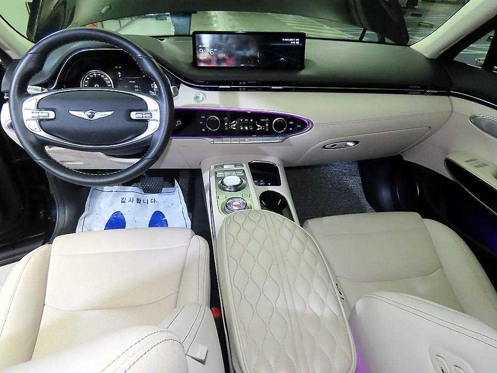 Genesis GV70 - Vista 10