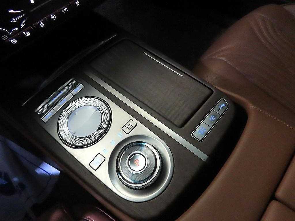 Genesis G80 - Vista 12