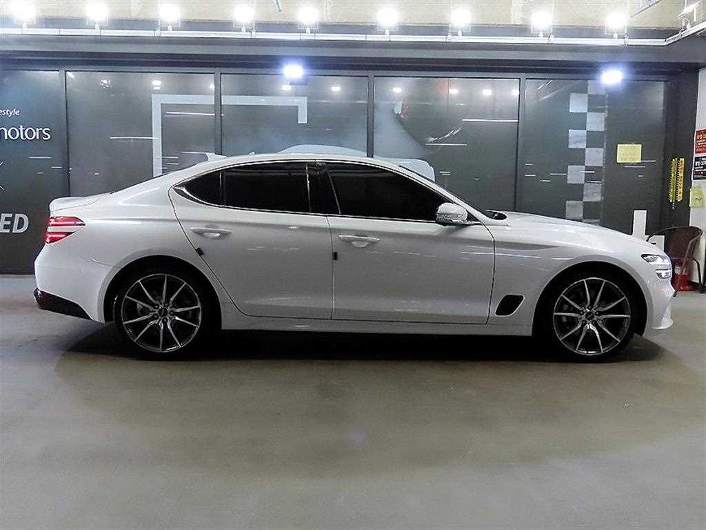 Genesis G70 - Vista 3
