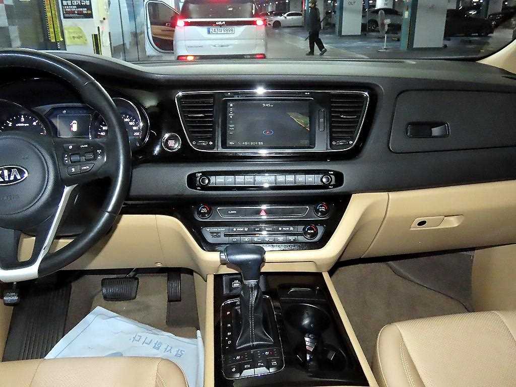 KIA Carnival - Vista 11