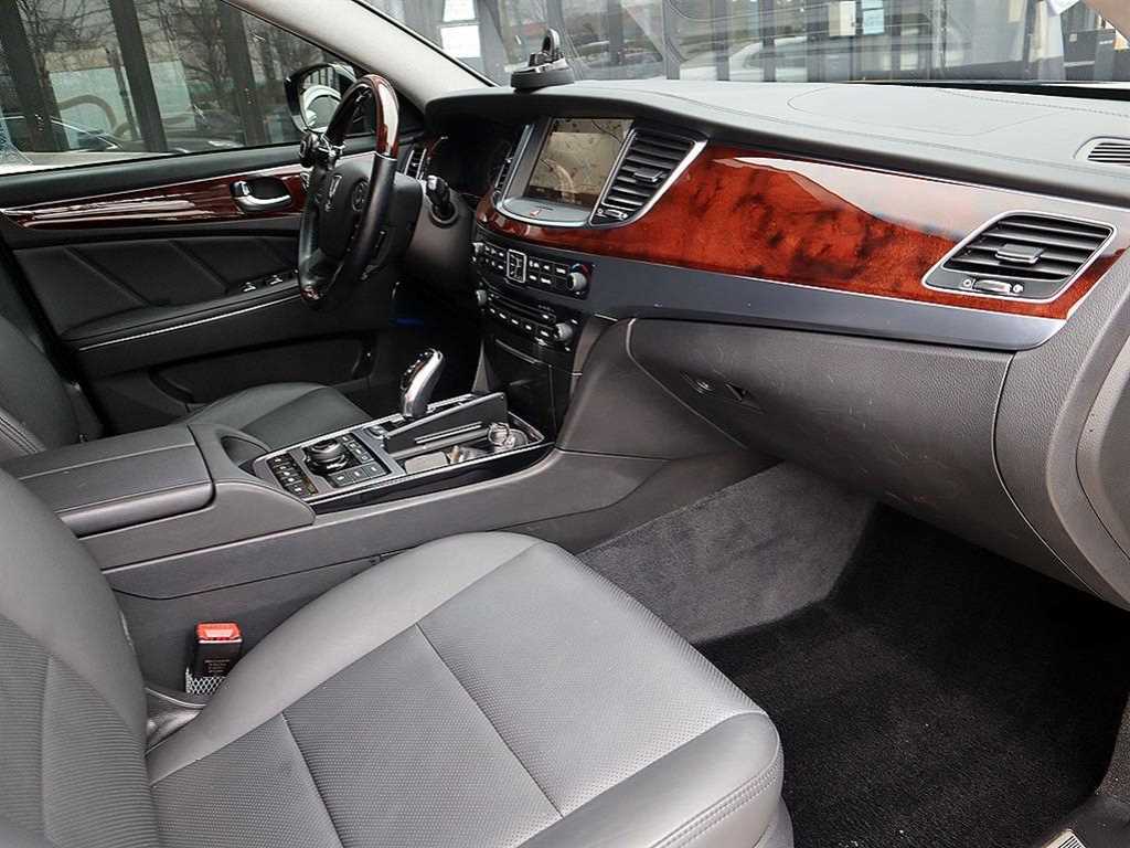 HYUNDAI Equus - Vista 12