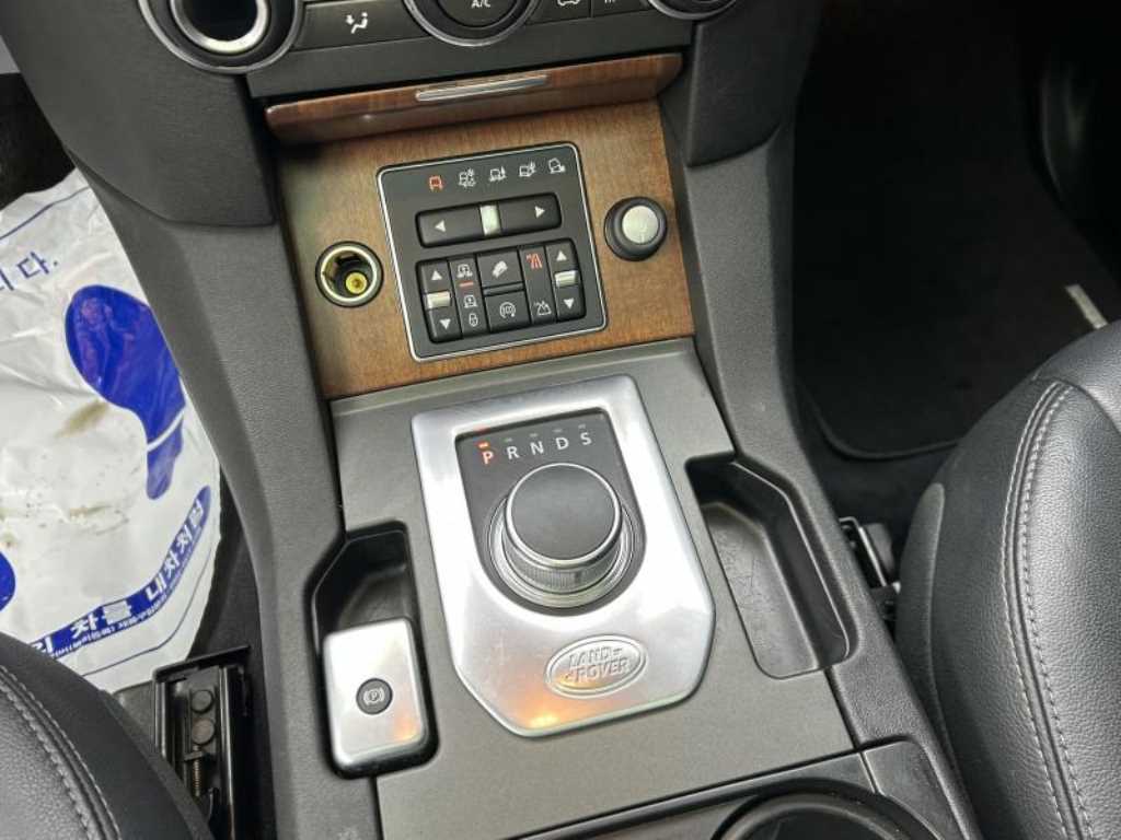 [랜드로버]디스커버리4 3.0 SDV6 SE - миниатюра 10