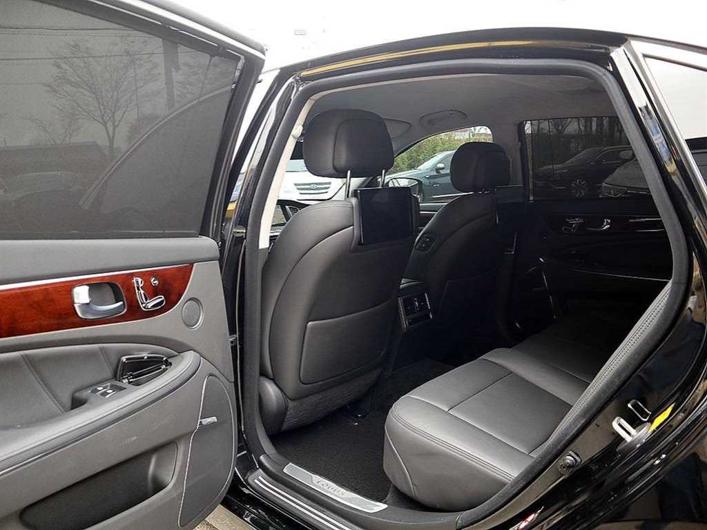 HYUNDAI Equus - Vista 7